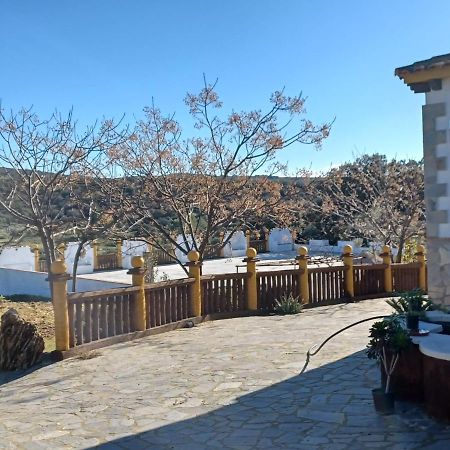 Villa Martinez Alquiler Rural Isabel Alcalá del Valle Eksteriør bilde